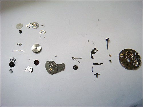 Components of Seiko 7S26 movement