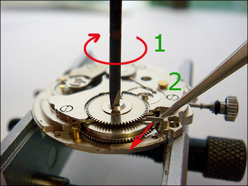 Seiko 7S26 Movement - turning the ratchet wheel