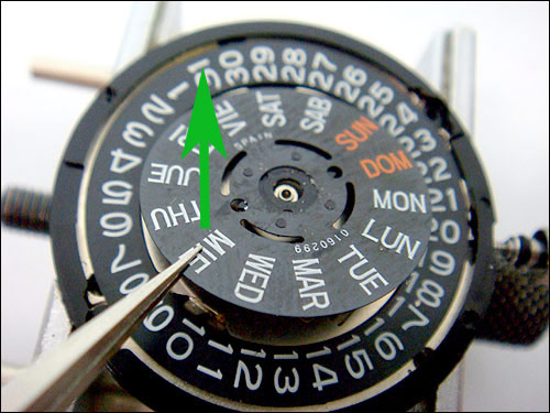 Seiko DIY repair - removing the dial disk